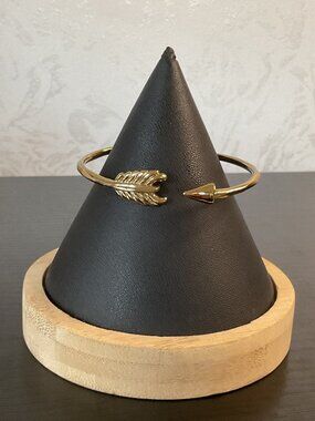 Stella & Dot Gold Arrow Bangle Cuff Bracelet Boho Minimalist Clean Girl Jewelry